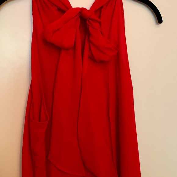 Sleeveless red blouse - Picture 5 of 5